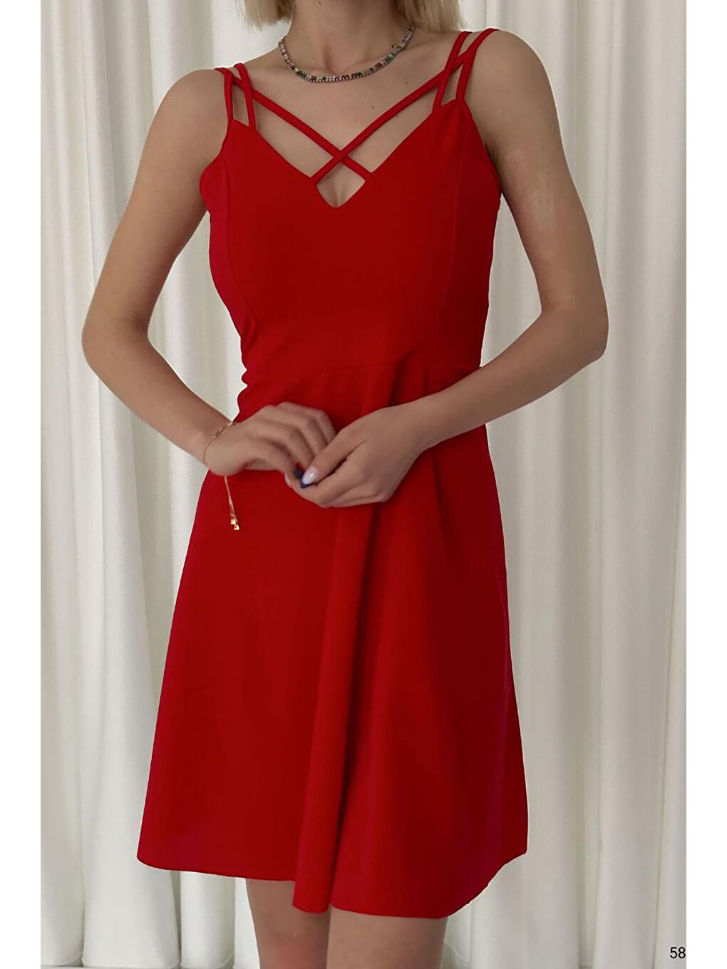 Kırmızı Çarpraz Askılı İthal Krep Kumaş Elbise-1