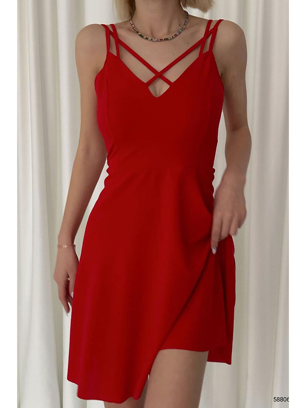 Kırmızı Çarpraz Askılı İthal Krep Kumaş Elbise-3