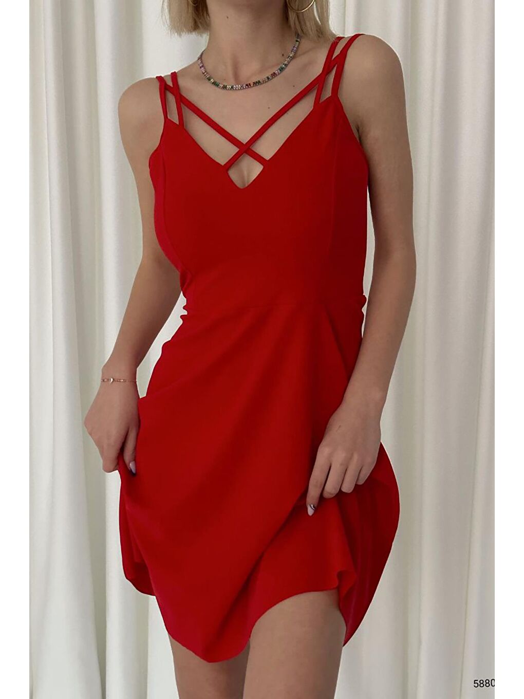 Kırmızı Çarpraz Askılı İthal Krep Kumaş Elbise-5