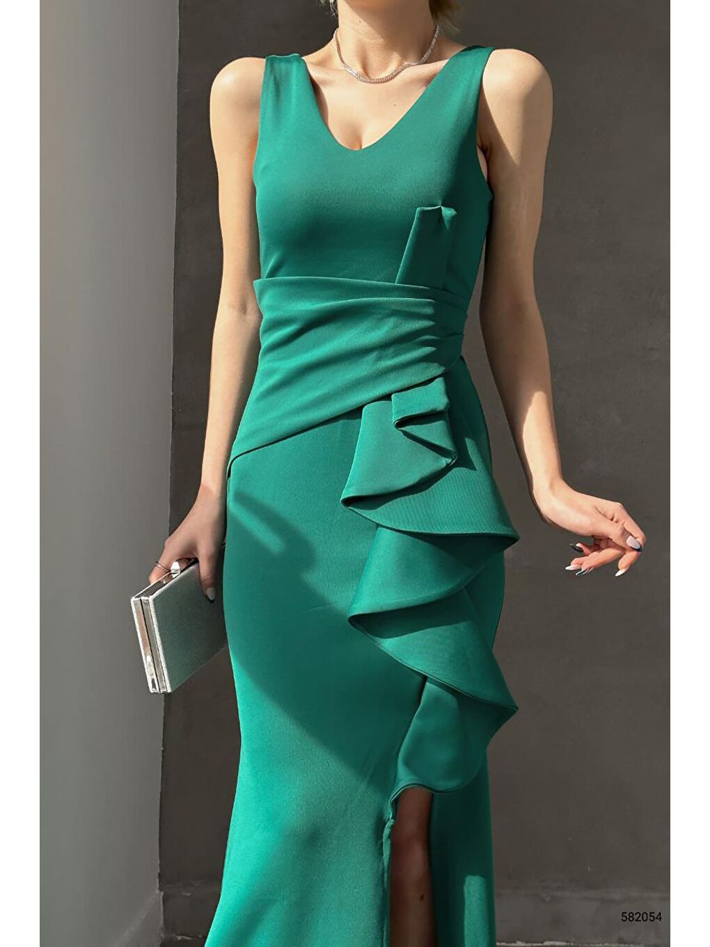 Yeşil Scuba Kumaş Kalın Askılı Maksi Boy Yırtmaç Detay Volanlı Abiye Elbise-2
