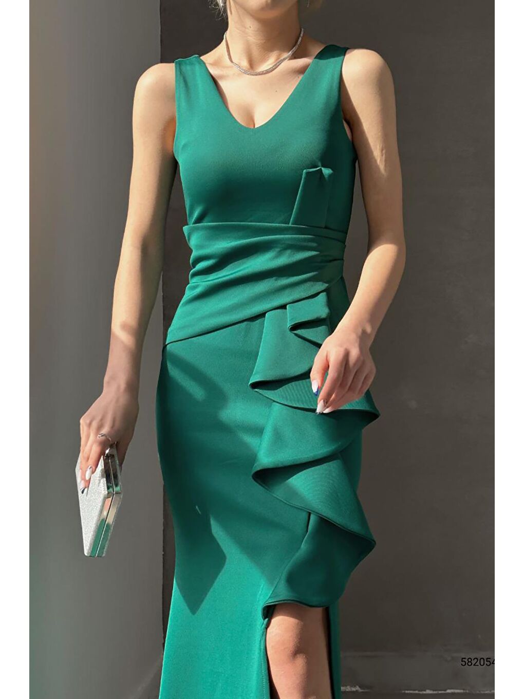 Yeşil Scuba Kumaş Kalın Askılı Maksi Boy Yırtmaç Detay Volanlı Abiye Elbise-3