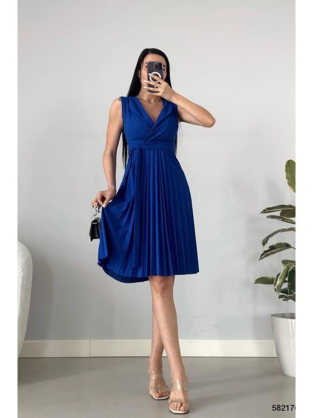 Saks Mavisi Pliseli Ve Kuşaklı Sıfır Kol Yakalı Kuşaklı Elbise