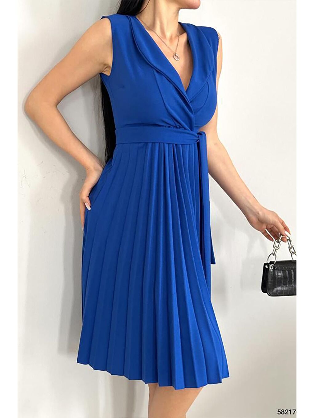 Saks Mavisi Pliseli Ve Kuşaklı Sıfır Kol Yakalı Kuşaklı Elbise-1