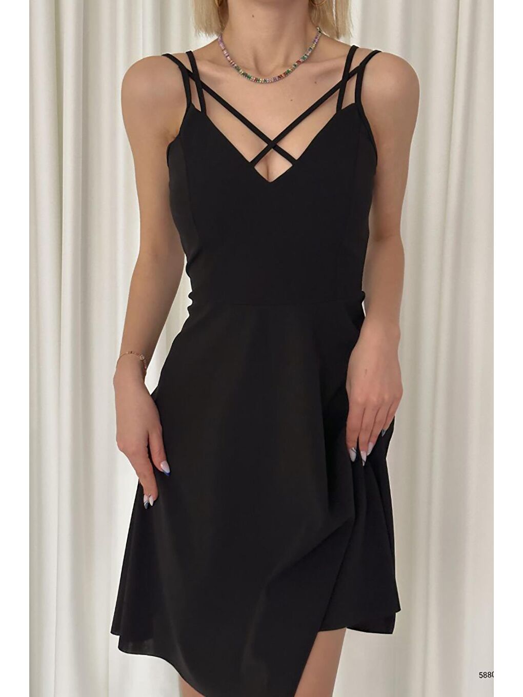 Siyah Çarpraz Askılı İthal Krep Kumaş Elbise