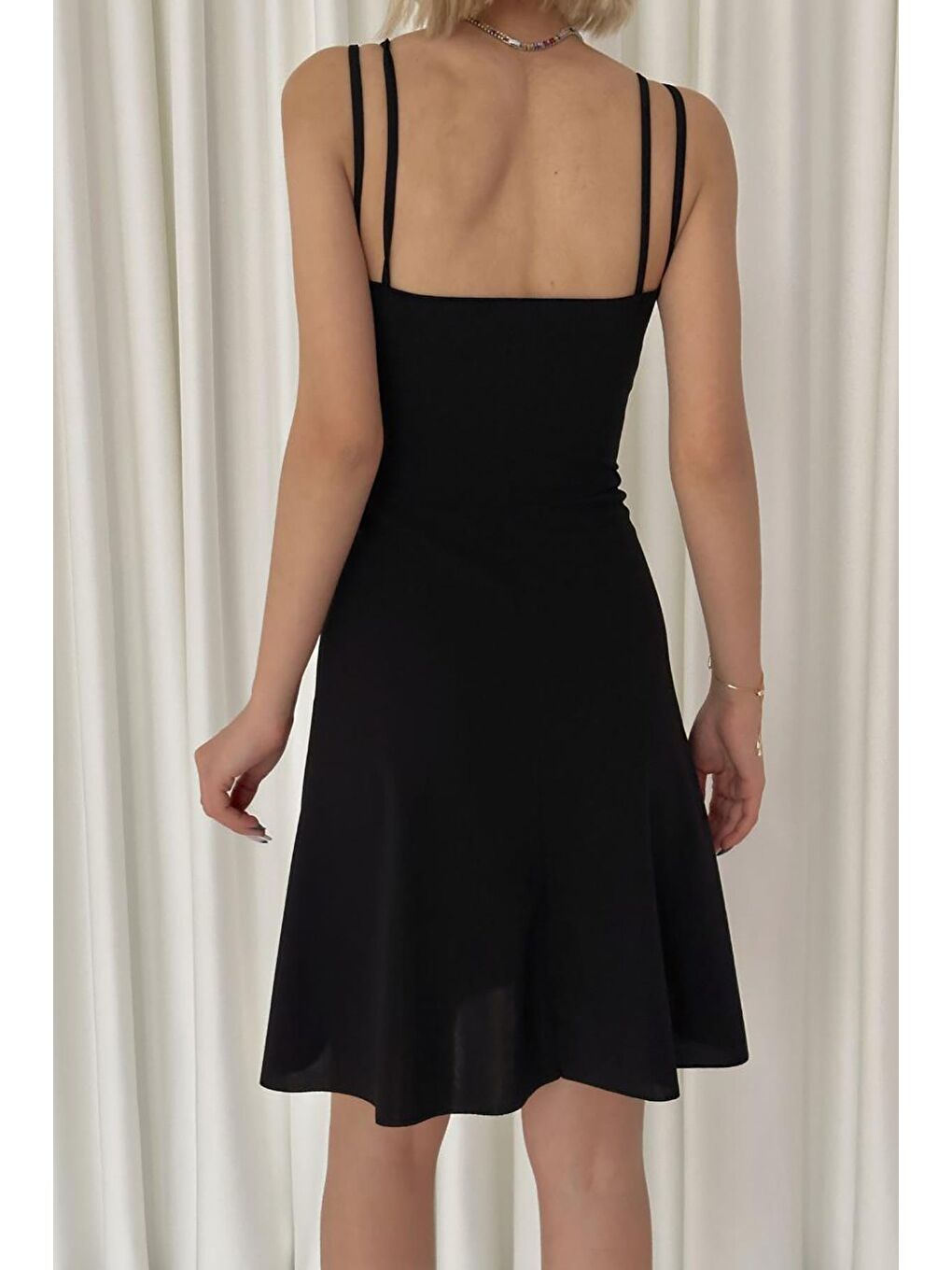 Siyah Çarpraz Askılı İthal Krep Kumaş Elbise-4