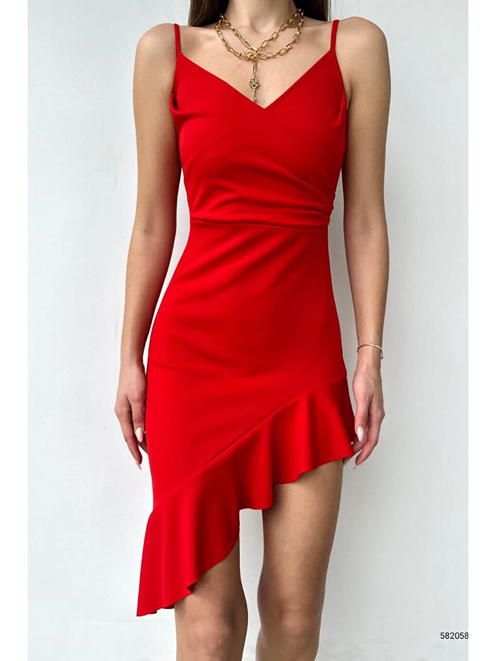 Kırmızı İnce Askılı Krep Kumaş Eteği Asimetrik Volan Detaylı Elbise-1