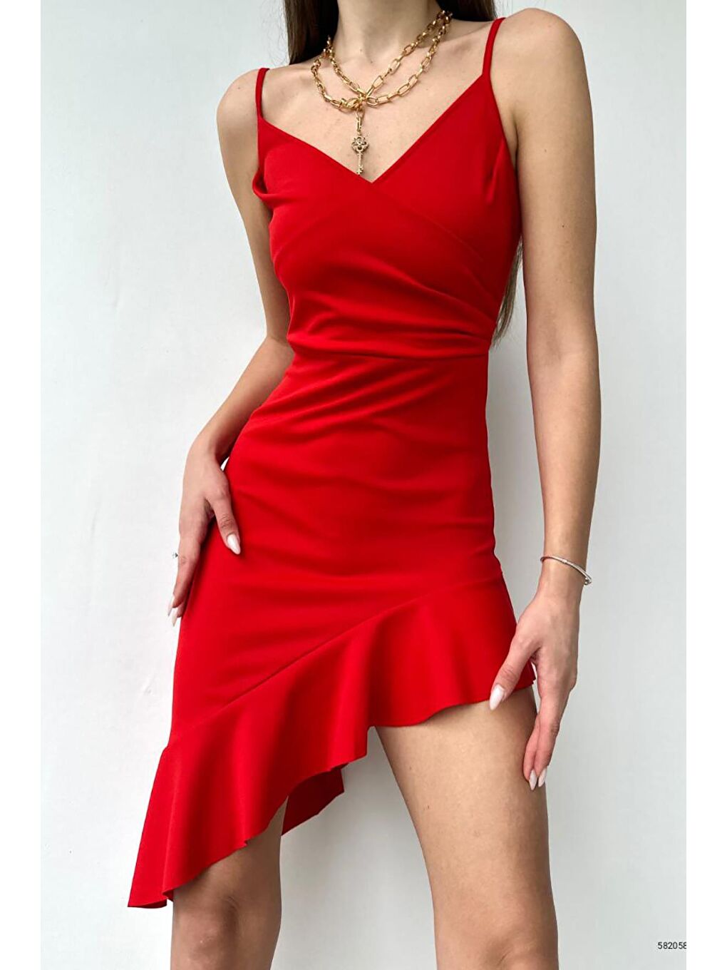 Kırmızı İnce Askılı Krep Kumaş Eteği Asimetrik Volan Detaylı Elbise-3