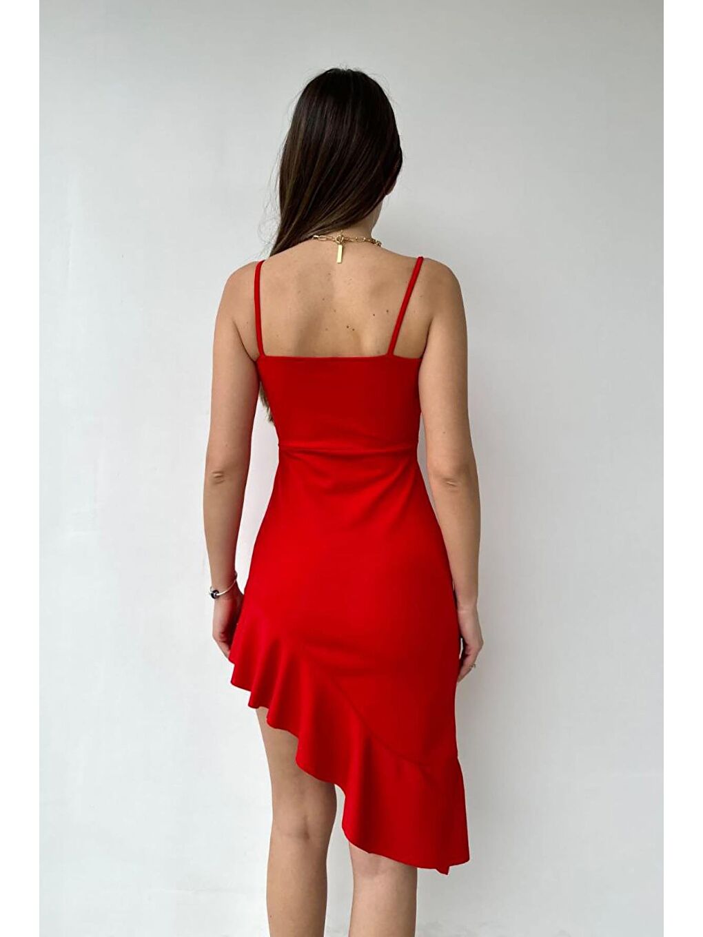Kırmızı İnce Askılı Krep Kumaş Eteği Asimetrik Volan Detaylı Elbise-4