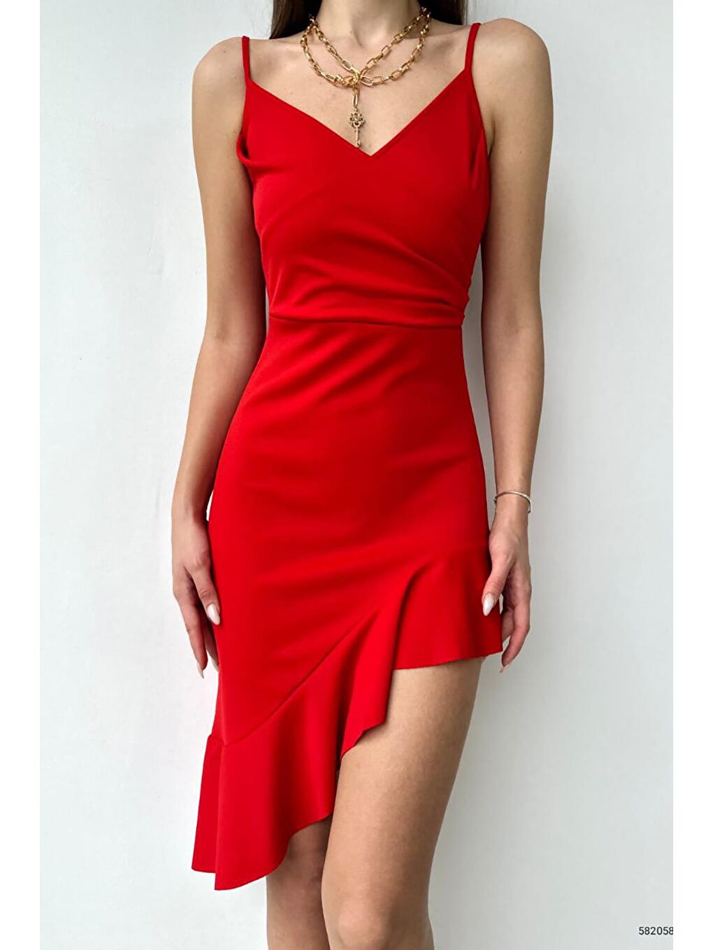 Kırmızı İnce Askılı Krep Kumaş Eteği Asimetrik Volan Detaylı Elbise-5