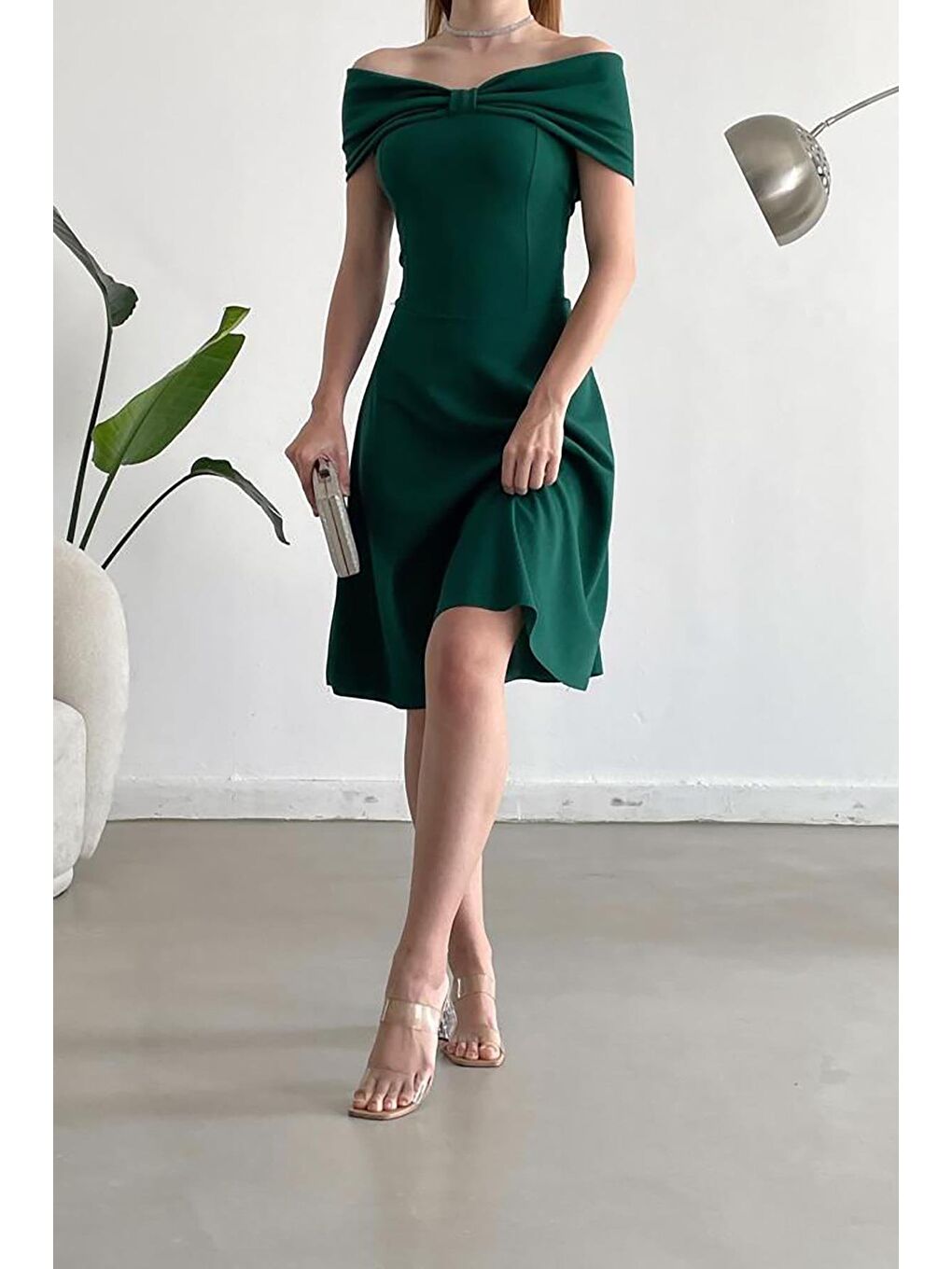 Yeşil Madonna Yaka Krep Kumaş Kloş Elbise-1