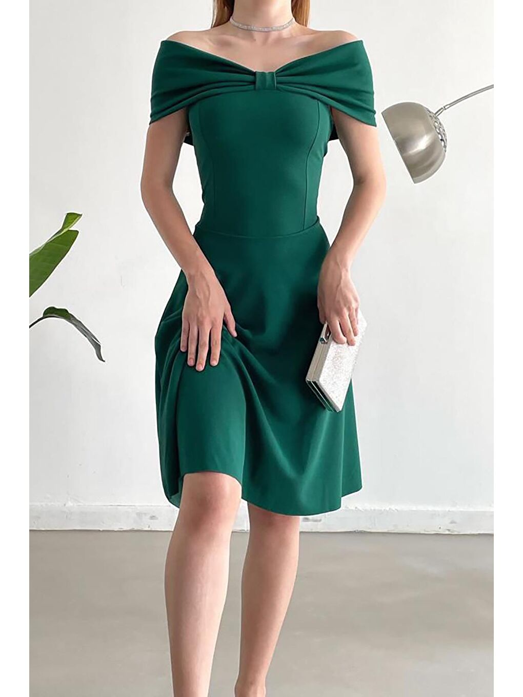 Yeşil Madonna Yaka Krep Kumaş Kloş Elbise-2