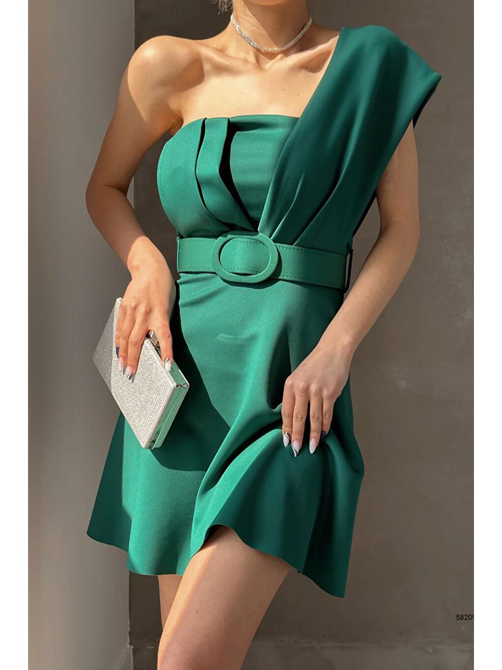 Yeşil Scuba Kumaş Kemerli Özel Davet Elbisesi-3