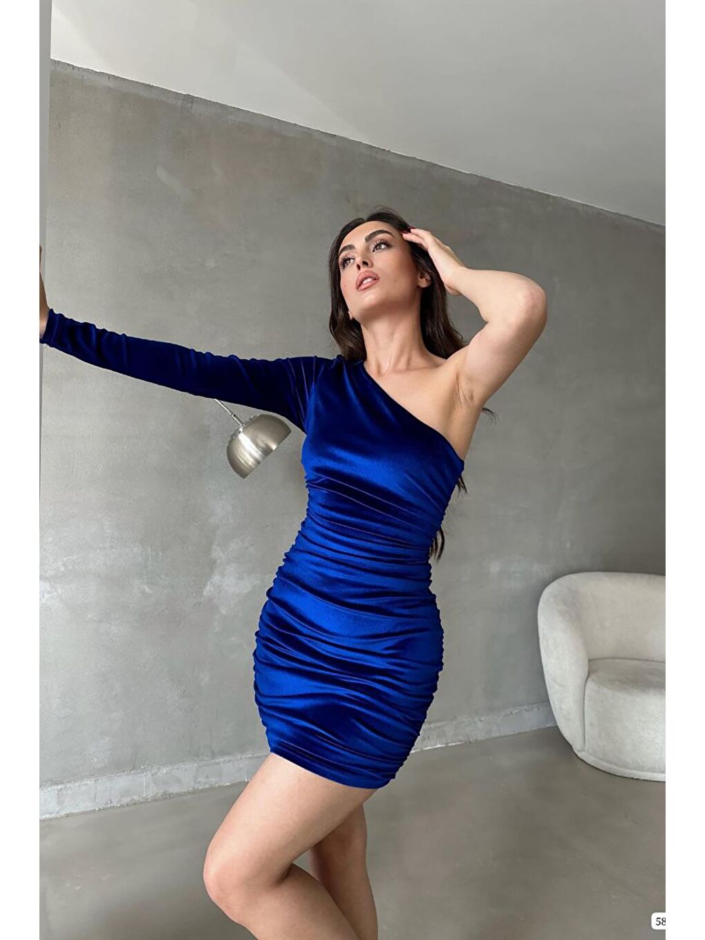 Saks Mavisi Tek Kol Büzgü Detay Kadife Kumaş Elbise-1