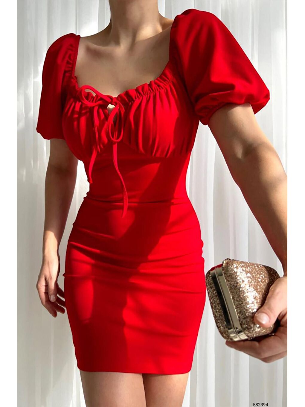 Kırmızı Madonna Yaka İthal Krep Kumaş Büzgülü Elbise-1