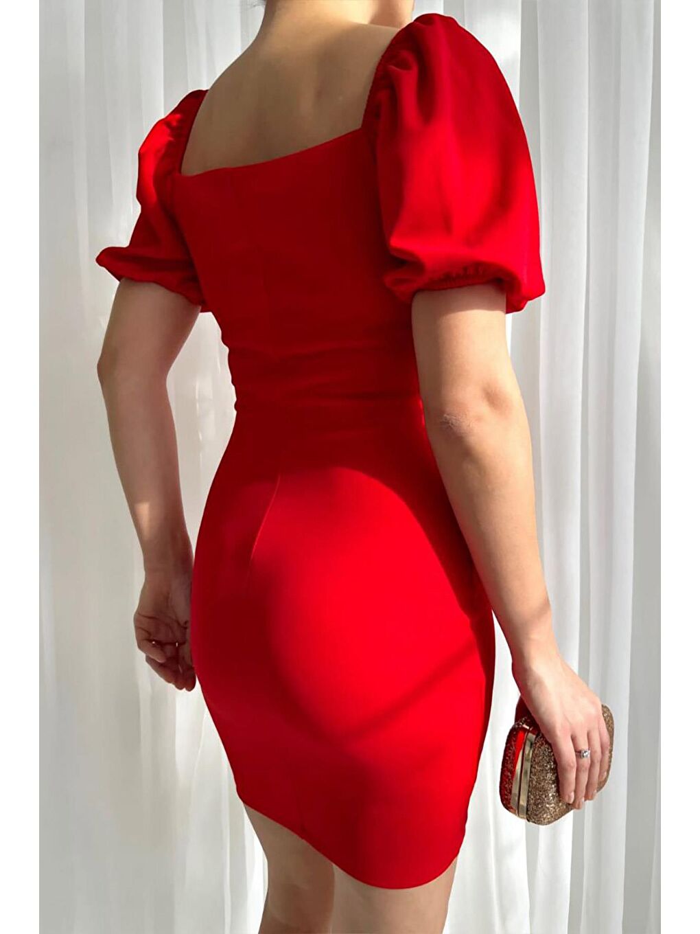 Kırmızı Madonna Yaka İthal Krep Kumaş Büzgülü Elbise-3