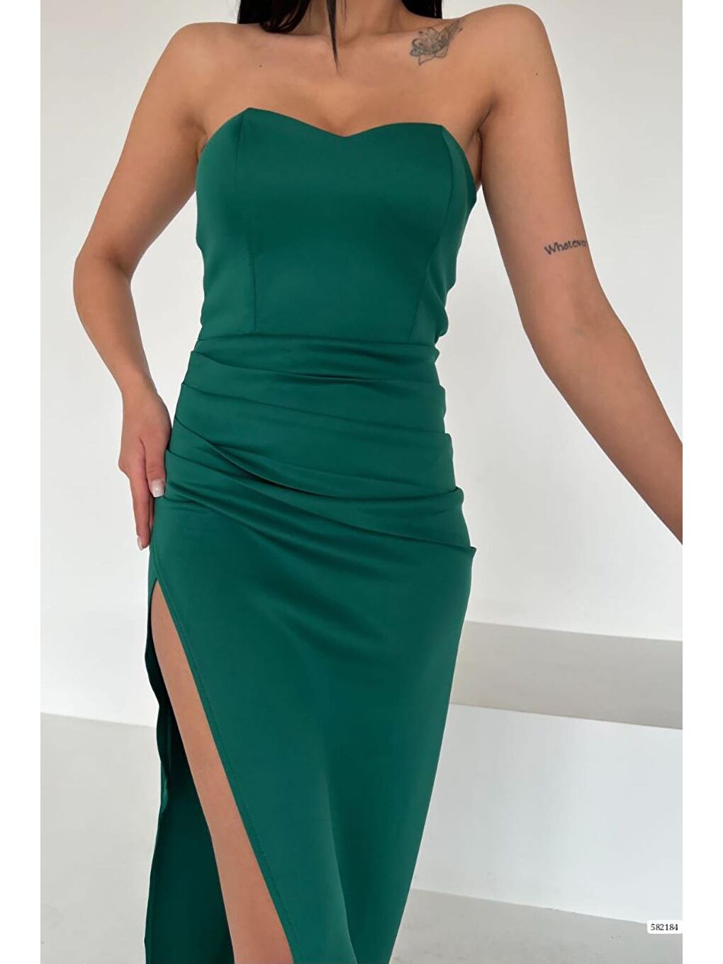 Yeşil Kalp Yaka Derin Yırtmaç Detaylı Scuba Kumaş Elbise-3