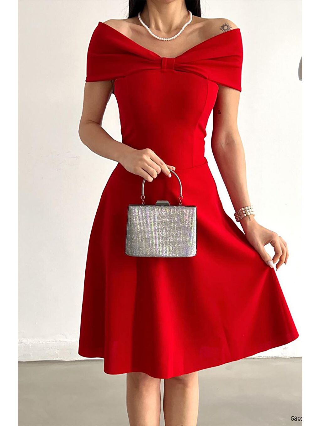 Kırmızı Madonna Yaka Krep Kumaş Kloş Elbise-2