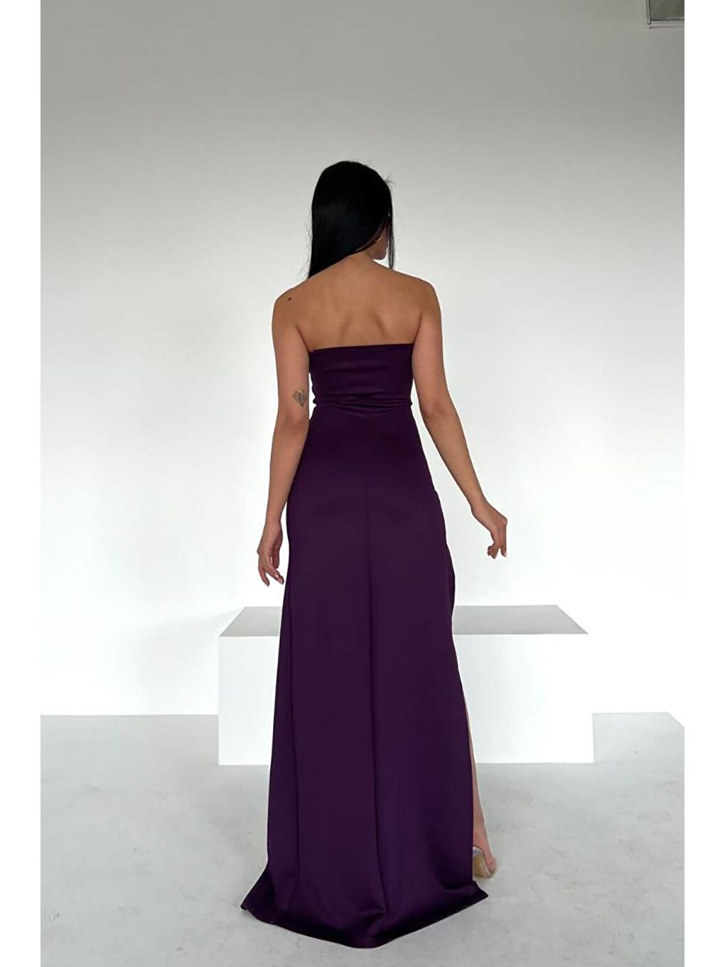 Mor Kalp Yaka Derin Yırtmaç Detaylı Scuba Kumaş Elbise-5