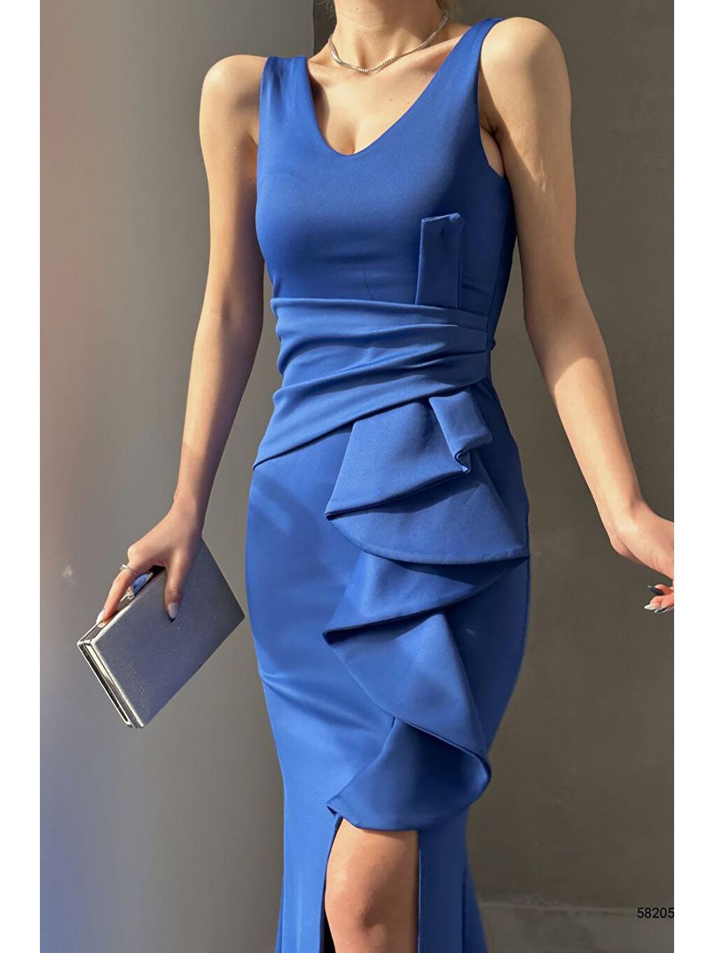 Mavi Scuba Kumaş Kalın Askılı Maksi Boy Yırtmaç Detay Volanlı Abiye Elbise-1
