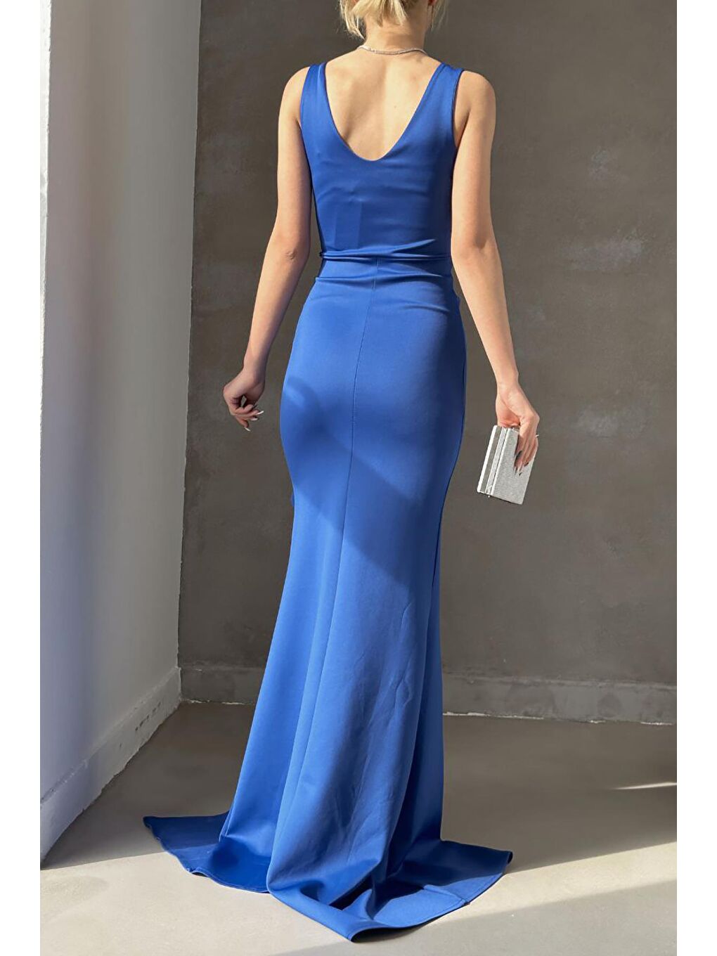 Mavi Scuba Kumaş Kalın Askılı Maksi Boy Yırtmaç Detay Volanlı Abiye Elbise-4
