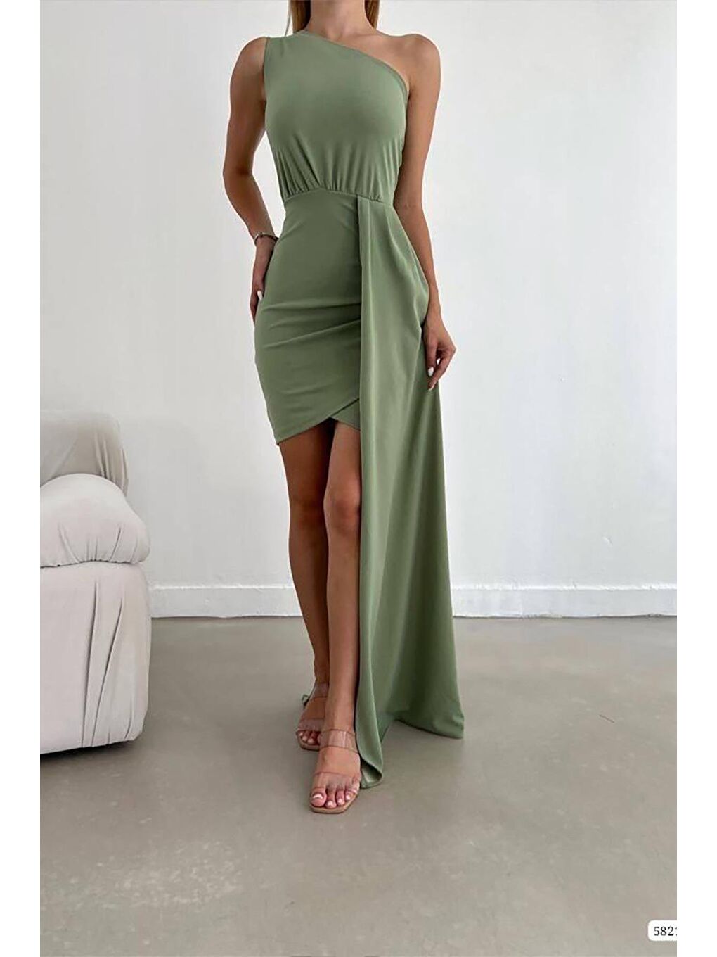 Yeşil Mint Tek Omuz Büzgü Detay İthal Krep Kumaş Tasarım Elbise