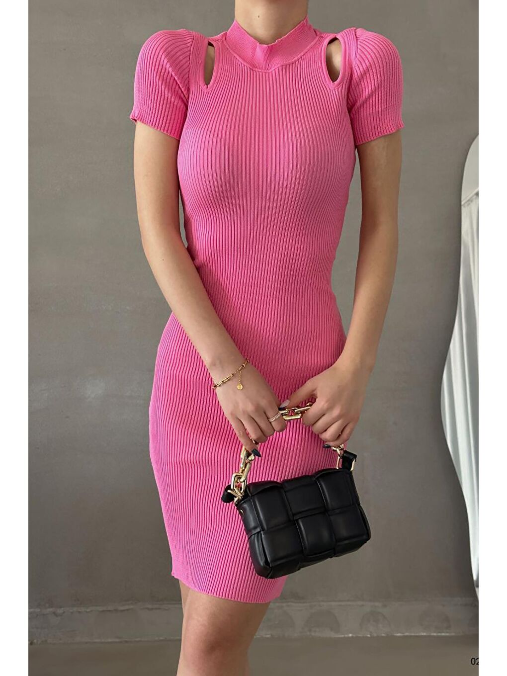 Pembe Kısa Kollu Köprücük Detaylı Triko Elbise-3