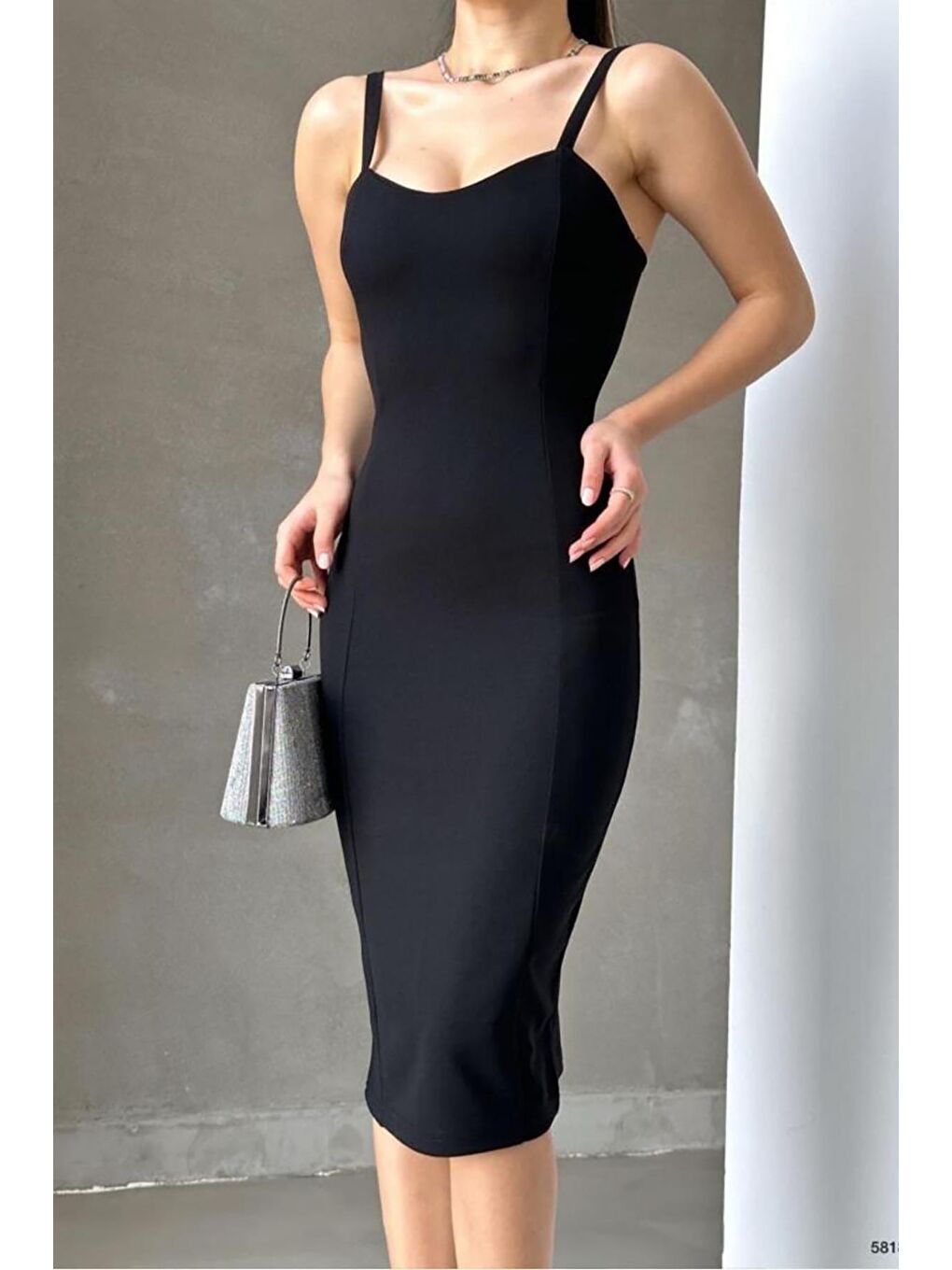 Siyah Kalp Yaka Kalın Askılı Krep Kumaş Kalem Elbise-1