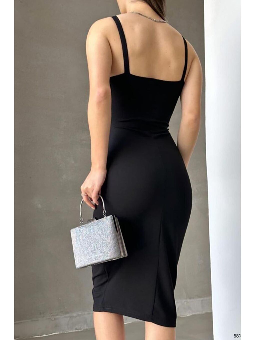 Siyah Kalp Yaka Kalın Askılı Krep Kumaş Kalem Elbise-3