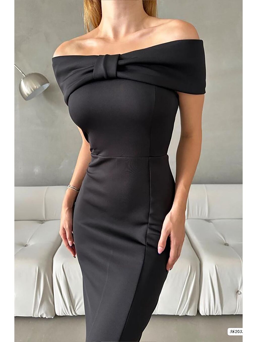 Siyah Scuba Kumaş Yaka Detaylı Uzun Elbise-1