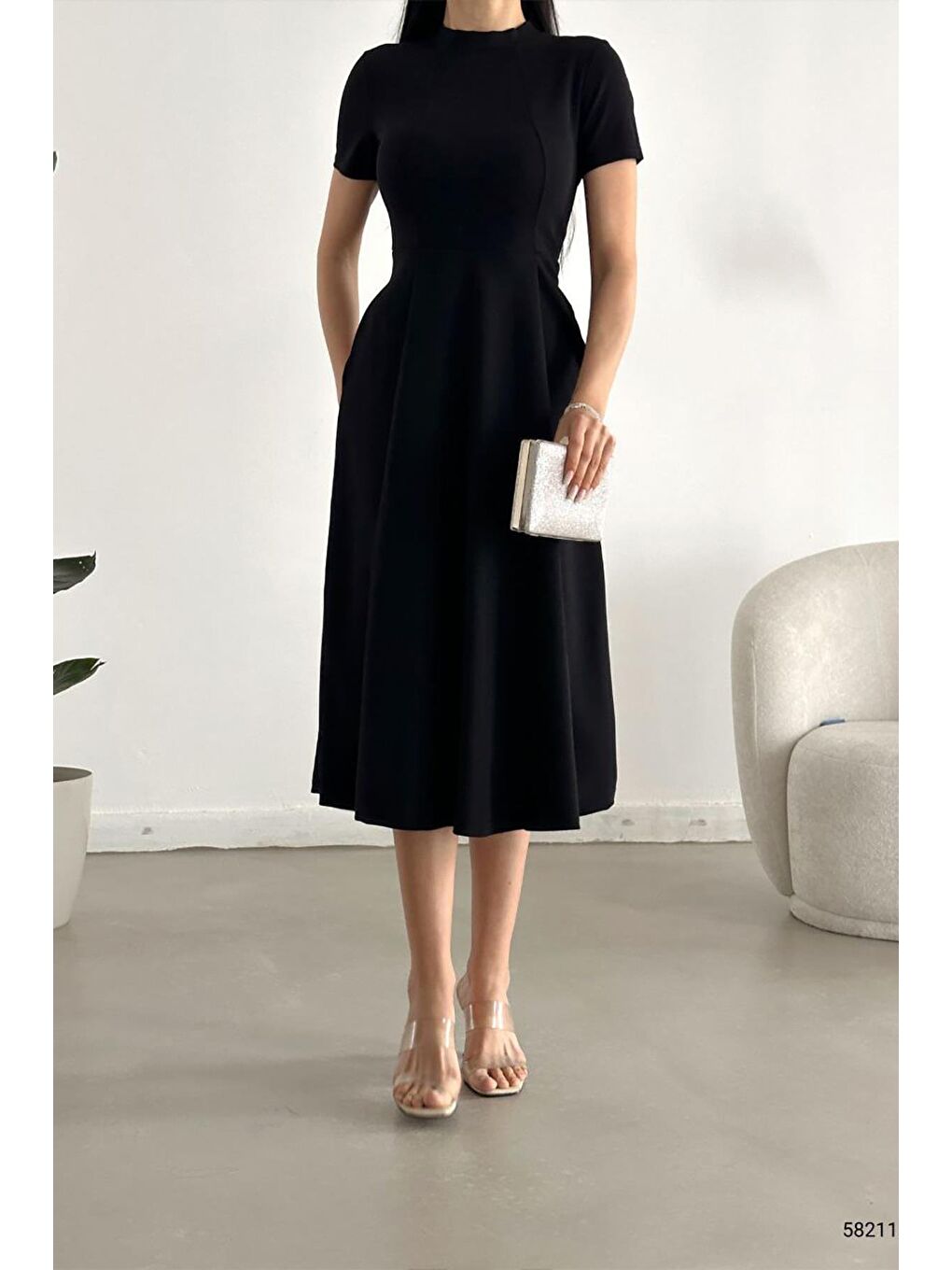 Siyah Kısa Kollu Cepli Uzun Krep Kumaş Elbise-2
