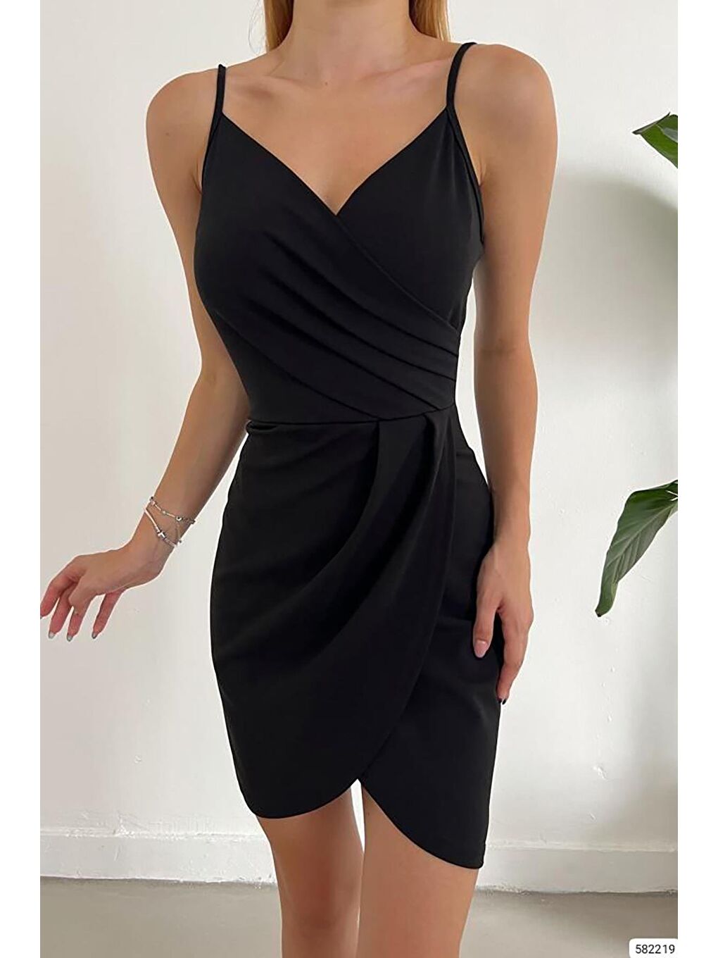 Siyah İthal Krep Kumaş İnce Askılı Katlamalı Elbise-2