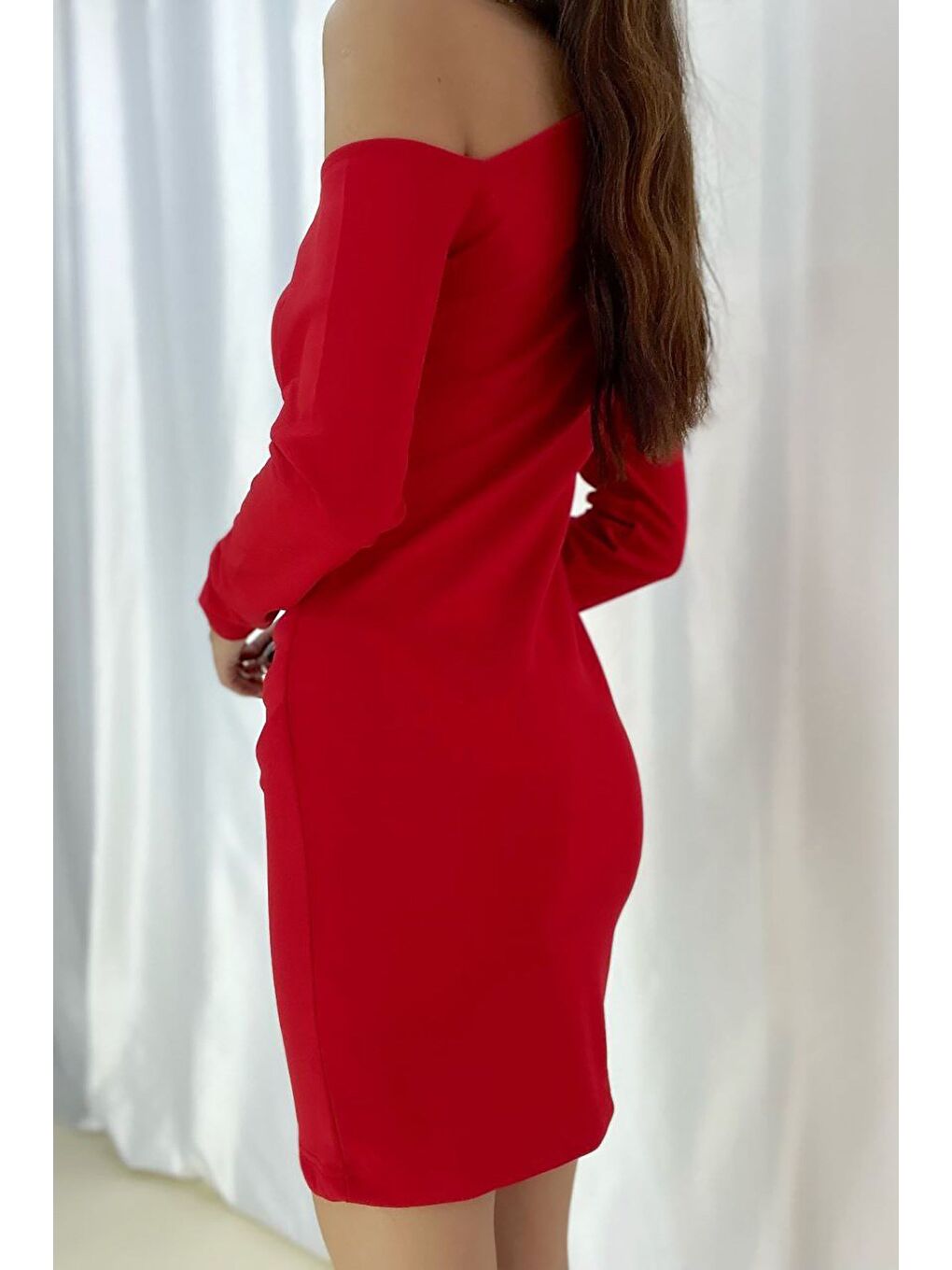 Kırmızı Tek Omuz Açık Detay İthal Krep Kumaş Uzun Kollu Elbise-1