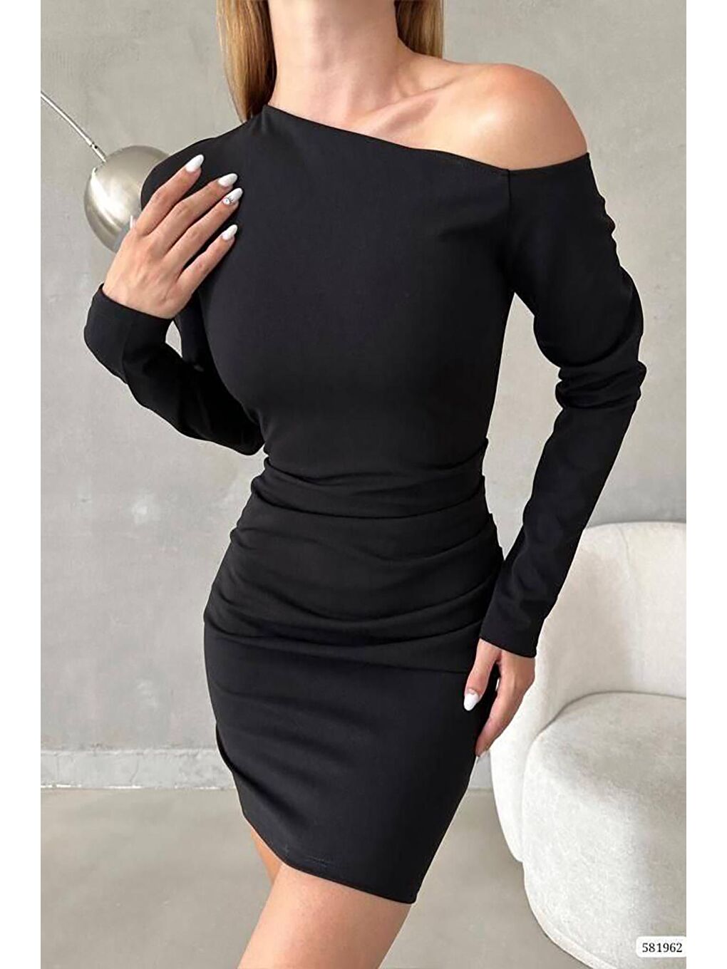 Siyah Tek Omuz Açık Detay İthal Krep Kumaş Uzun Kollu Elbise-1