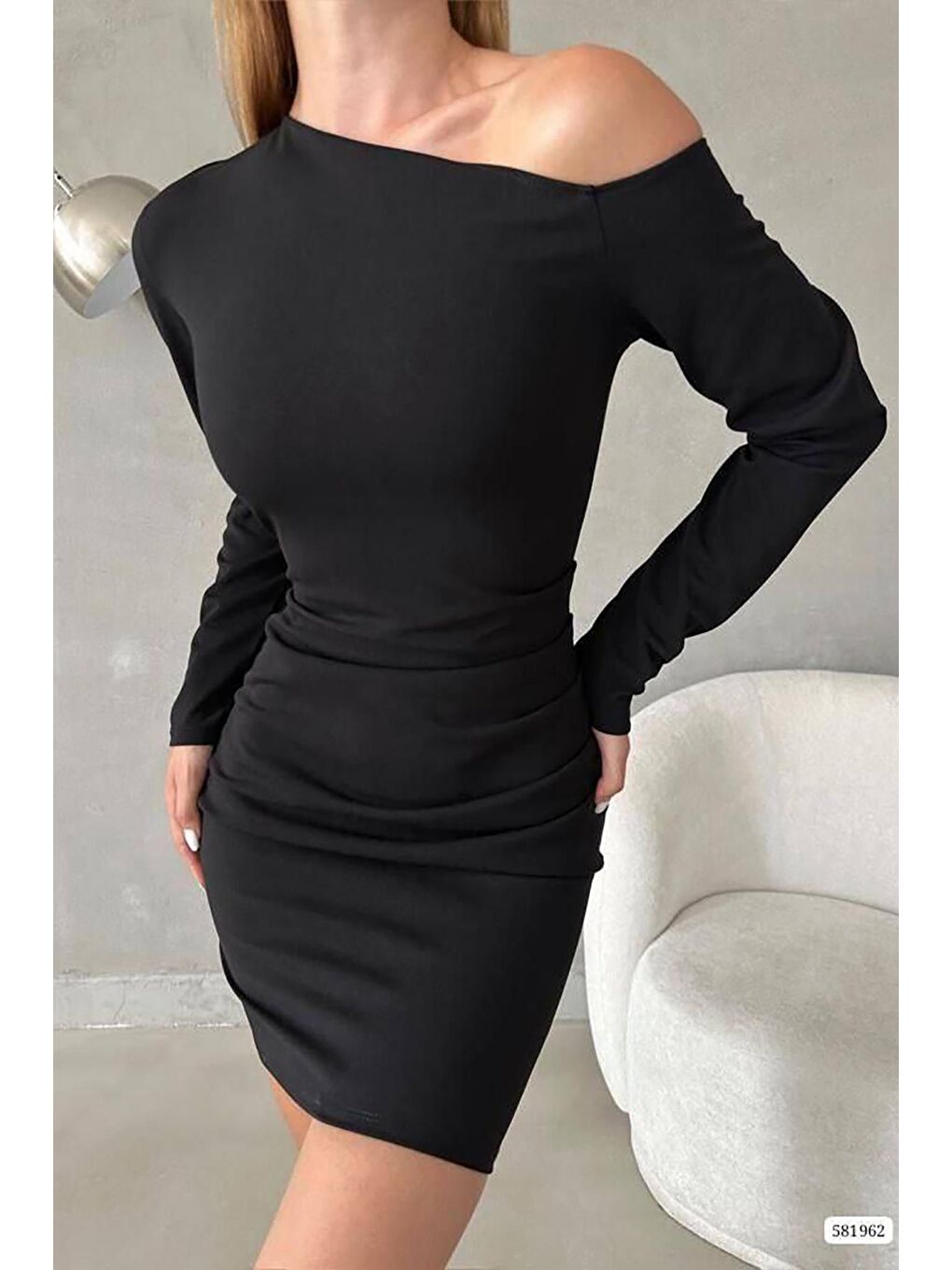 Siyah Tek Omuz Açık Detay İthal Krep Kumaş Uzun Kollu Elbise-3