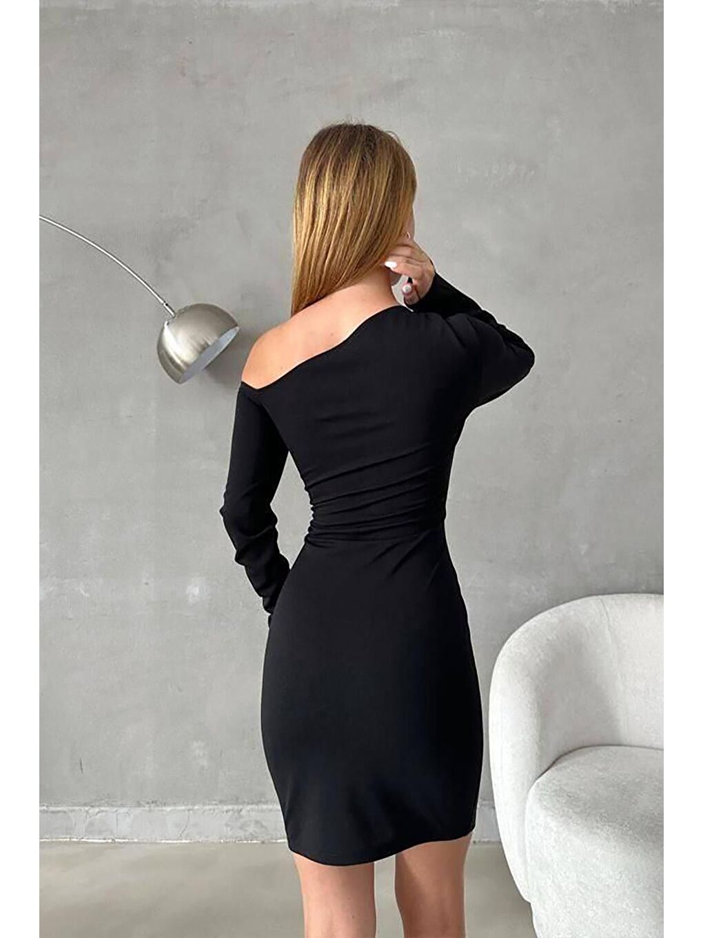 Siyah Tek Omuz Açık Detay İthal Krep Kumaş Uzun Kollu Elbise-4