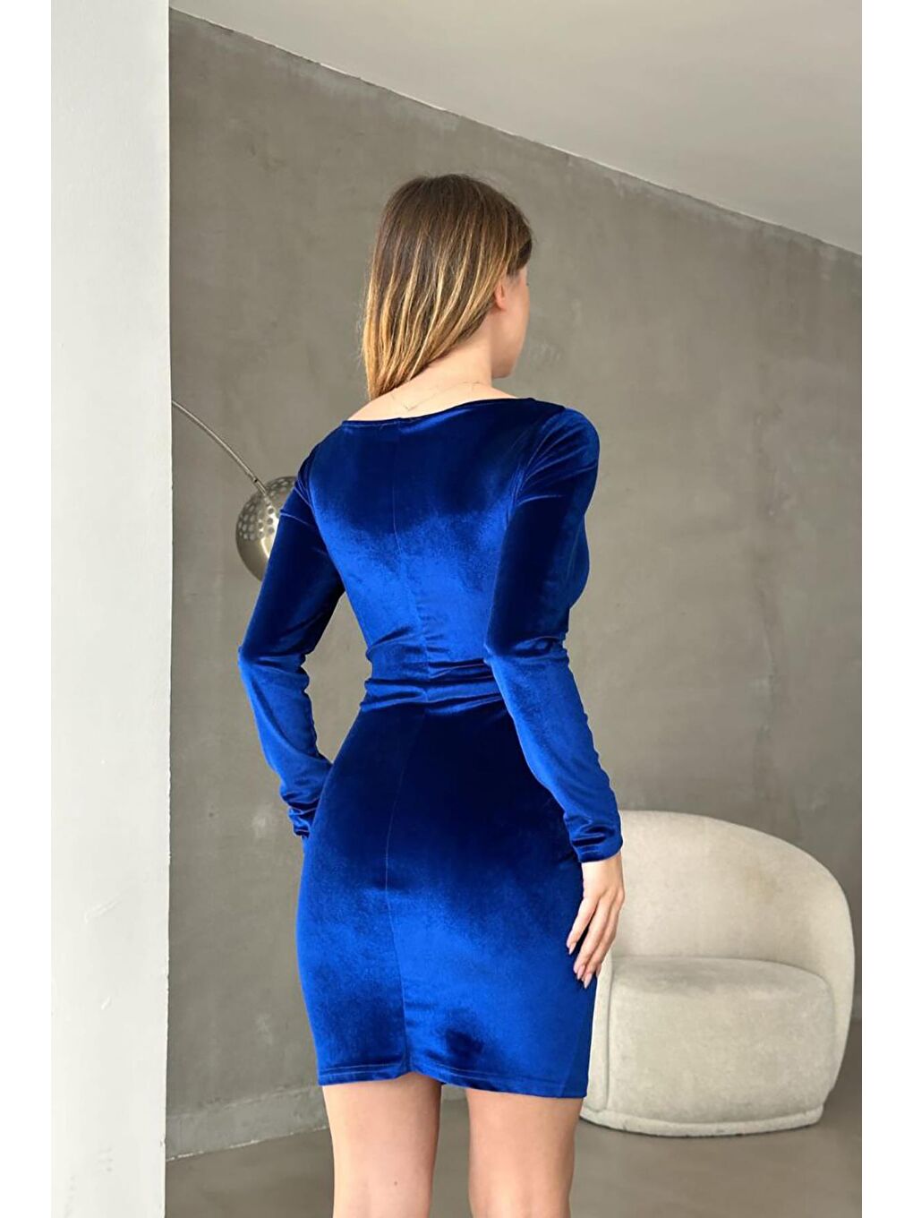 Lacivert Saks Mavisi Kadife Kumaş Yırtmaç Detaylı Uzun Kollu Mini Elbise-4