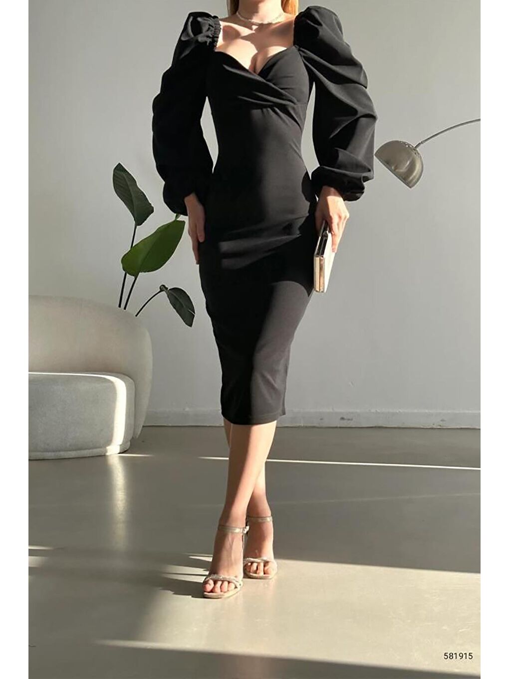 Siyah Prenses Kol Yırtmaç Detaylı  Kalp Yaka Midi Boy Elbise-1