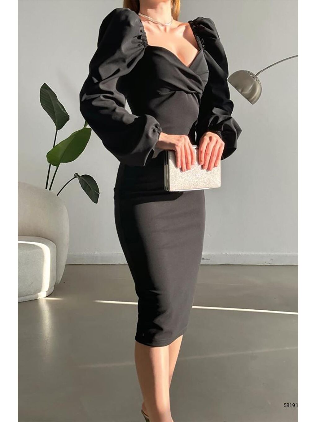 Siyah Prenses Kol Yırtmaç Detaylı  Kalp Yaka Midi Boy Elbise-3