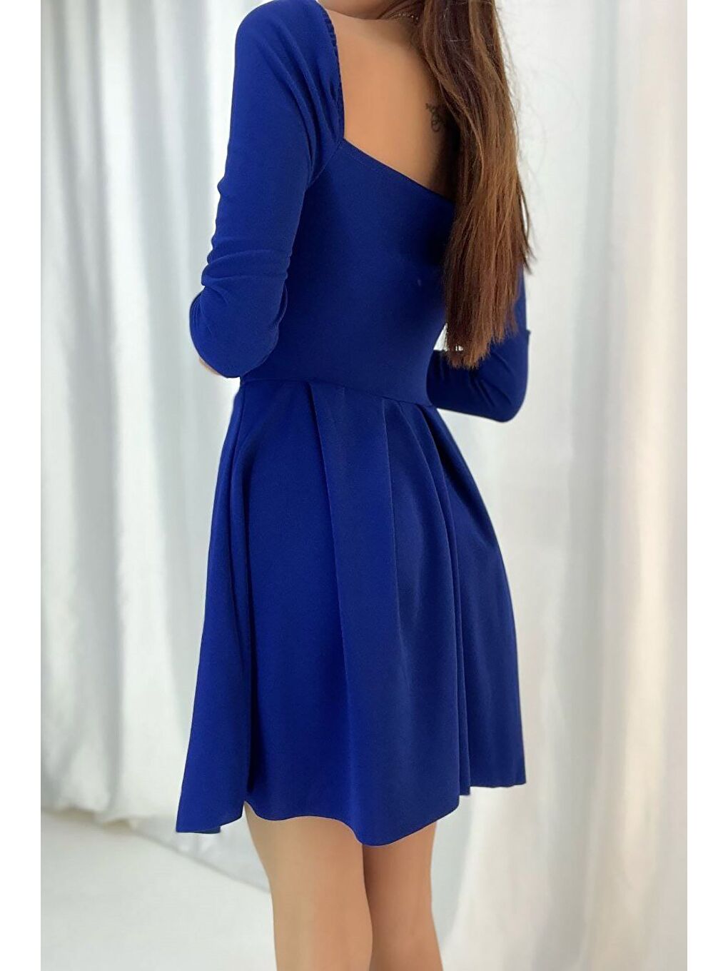 Mavi Krep Kumaş Büzgü Detay Uzun Kare Yaka Uzun Kollu Elbise-1