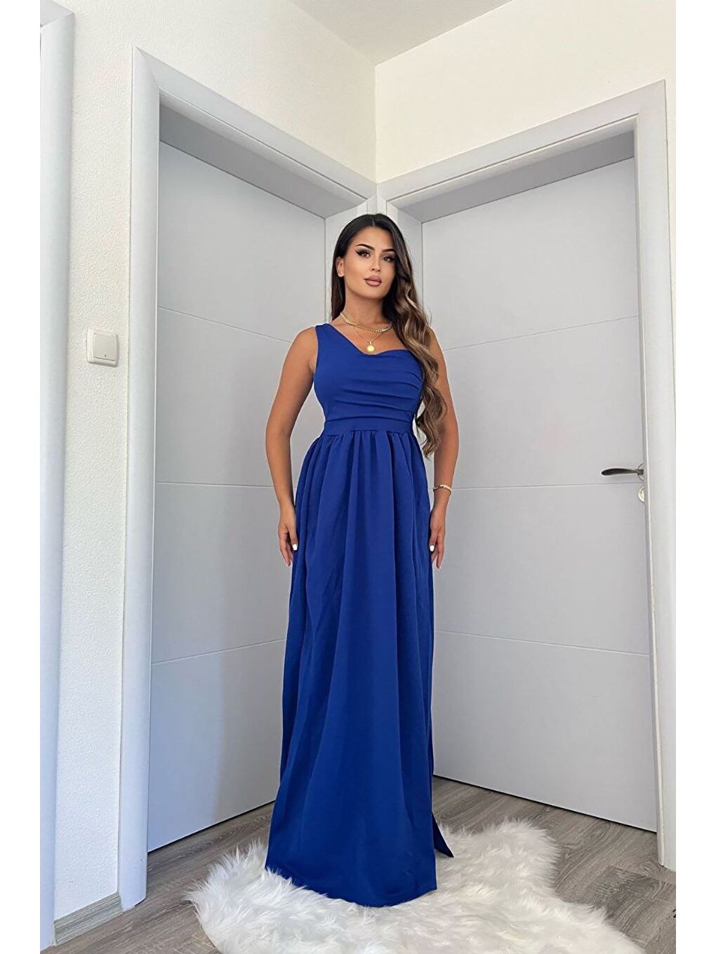 Saks Mavisi Krep Kumaş Tek Omuzlu Yarım Kalp Yaka Elbise