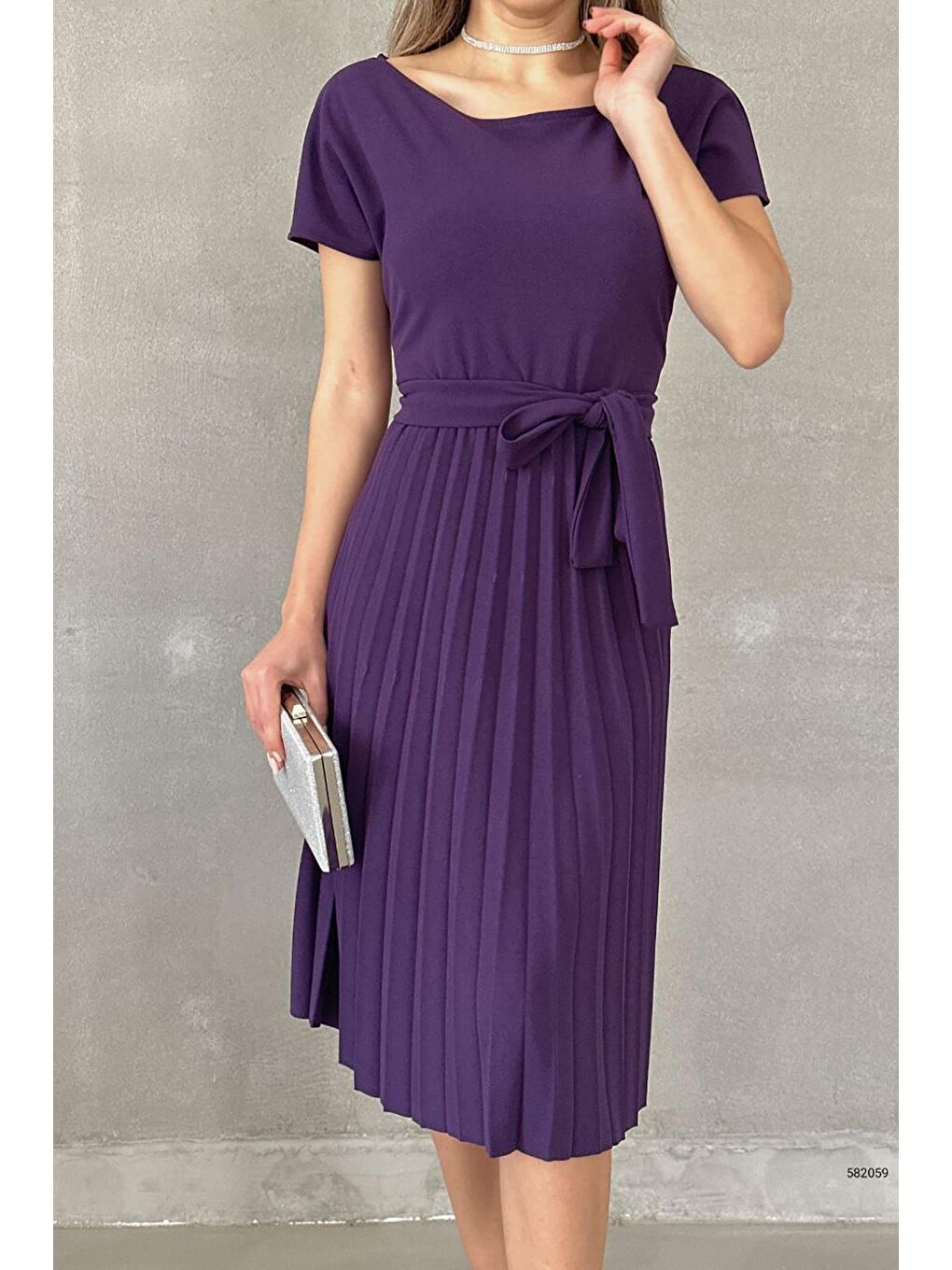 Mor Pliseli Kuşaklı İthal Krep Kumaş Elbise-3