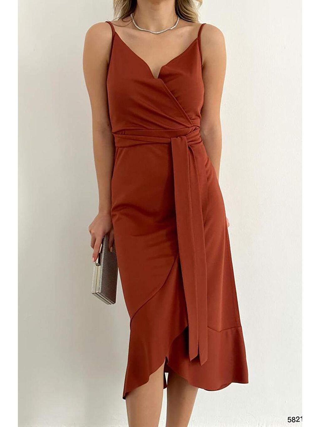 Kahverengi Kiremit Rengi Volanlı Midi Boy Kuşaklı Elbise-3