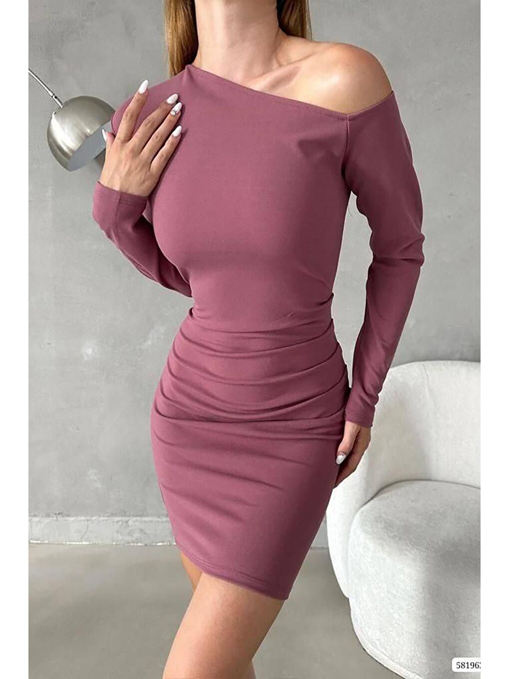 Pembe Pudra Tek Omuz Açık Detay İthal Krep Kumaş Uzun Kollu Elbise-1