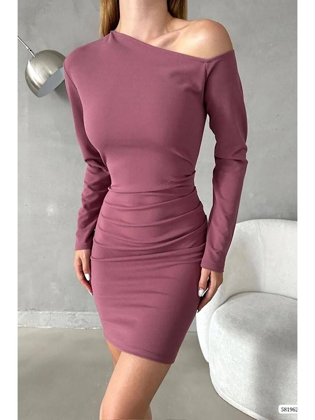 Pembe Pudra Tek Omuz Açık Detay İthal Krep Kumaş Uzun Kollu Elbise-2