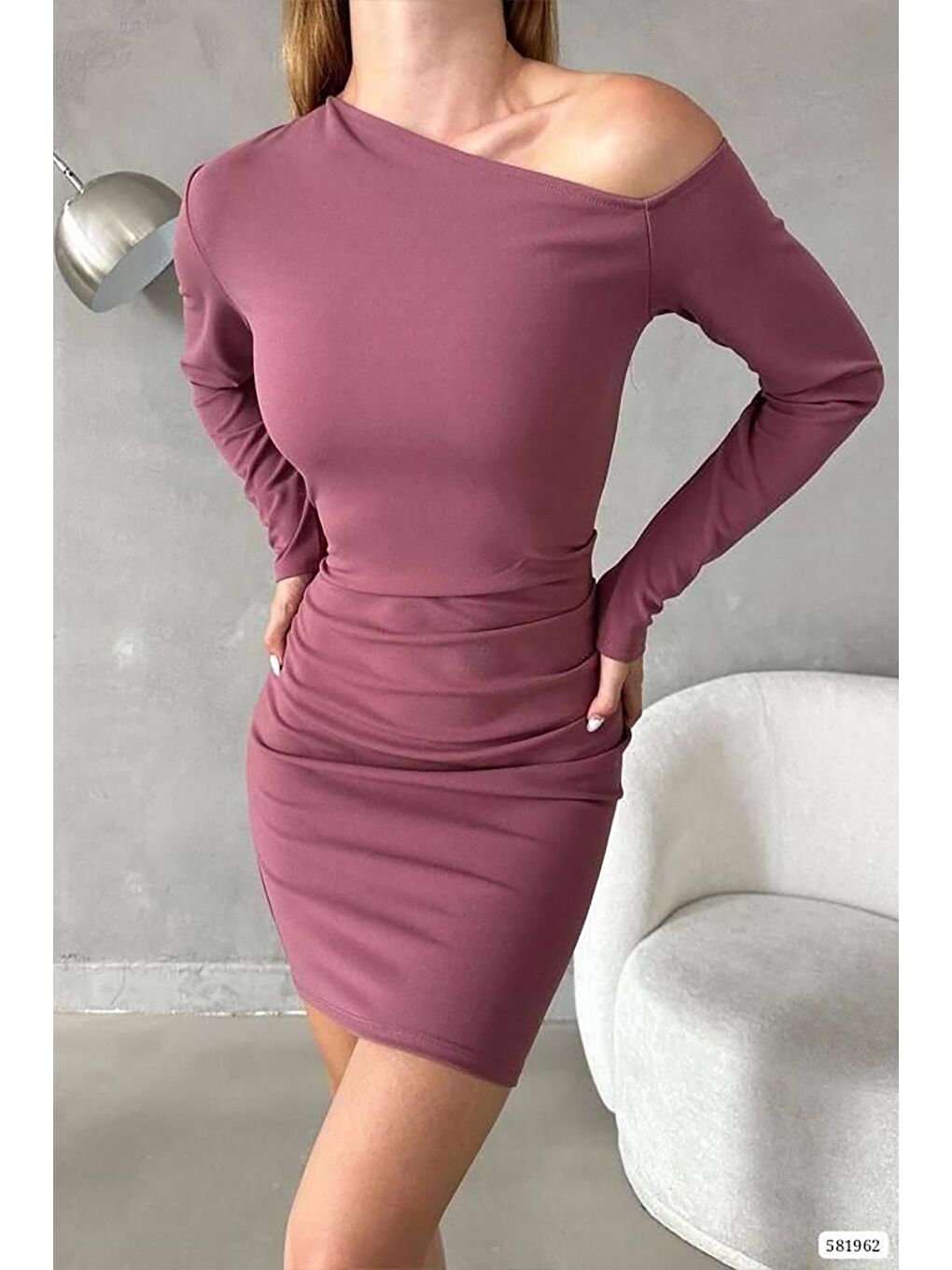 Pembe Pudra Tek Omuz Açık Detay İthal Krep Kumaş Uzun Kollu Elbise-3