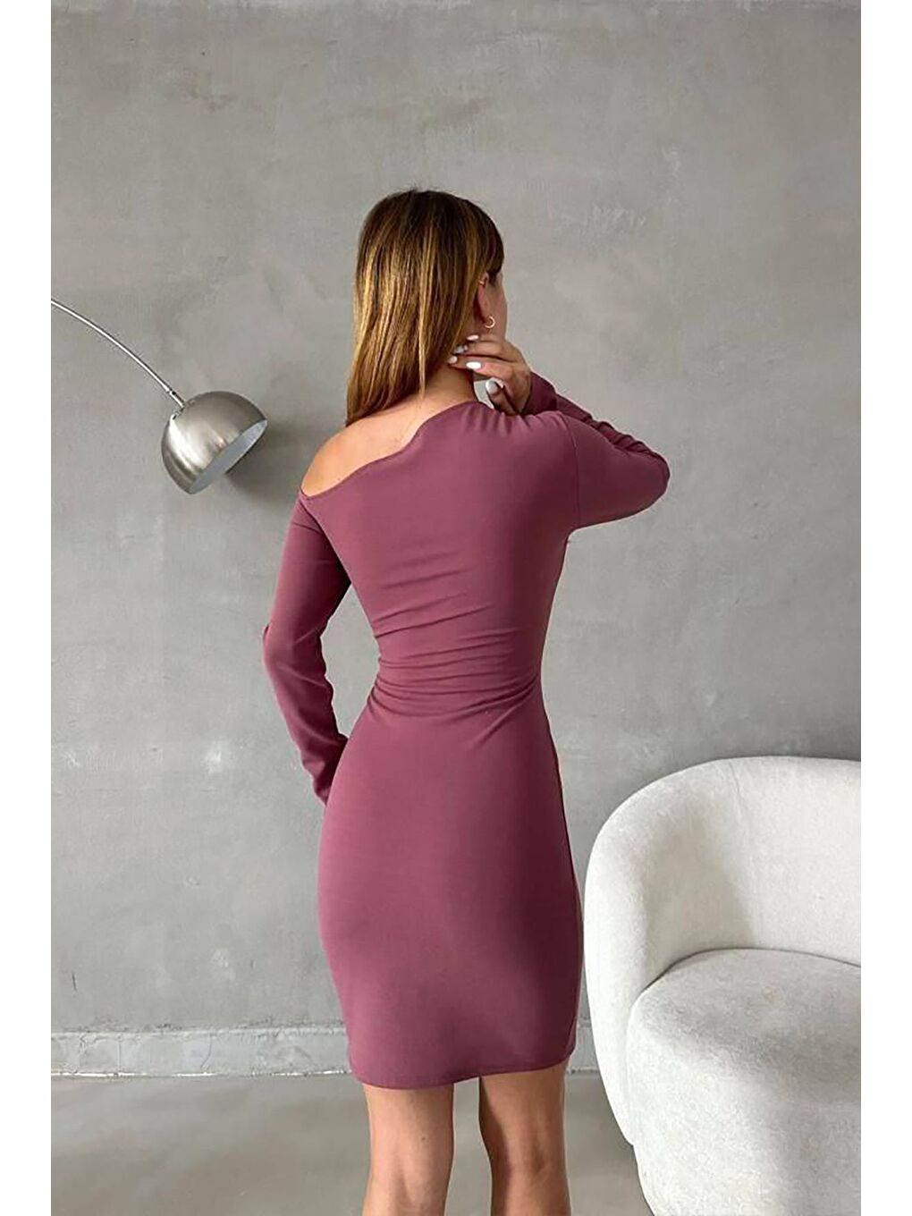 Pembe Pudra Tek Omuz Açık Detay İthal Krep Kumaş Uzun Kollu Elbise-4