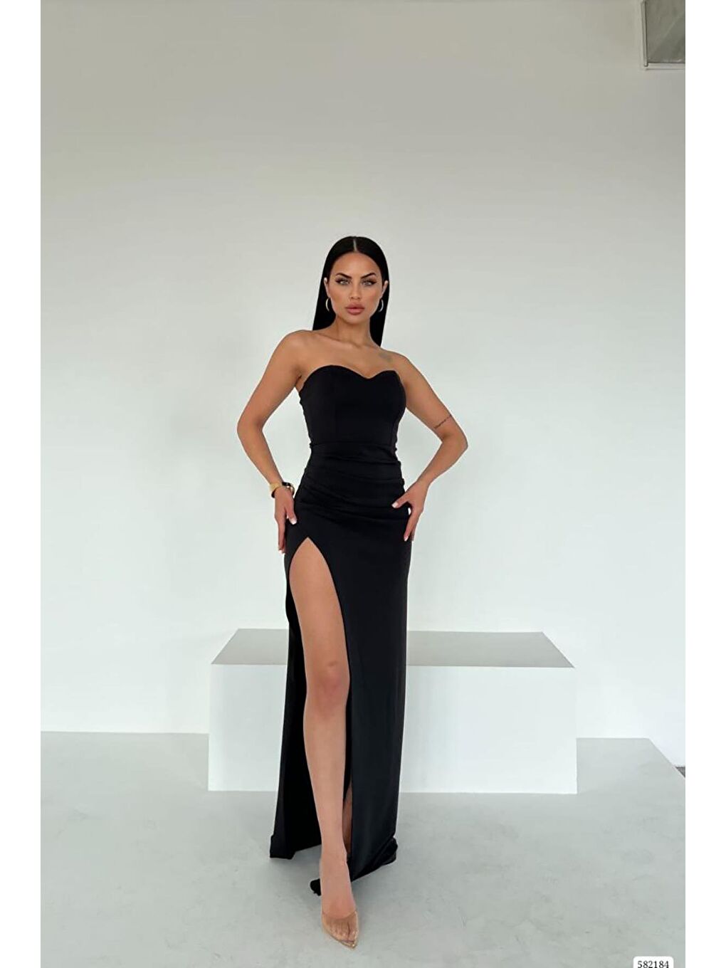 Siyah Kalp Yaka Derin Yırtmaç Detaylı Scuba Kumaş Elbise-2