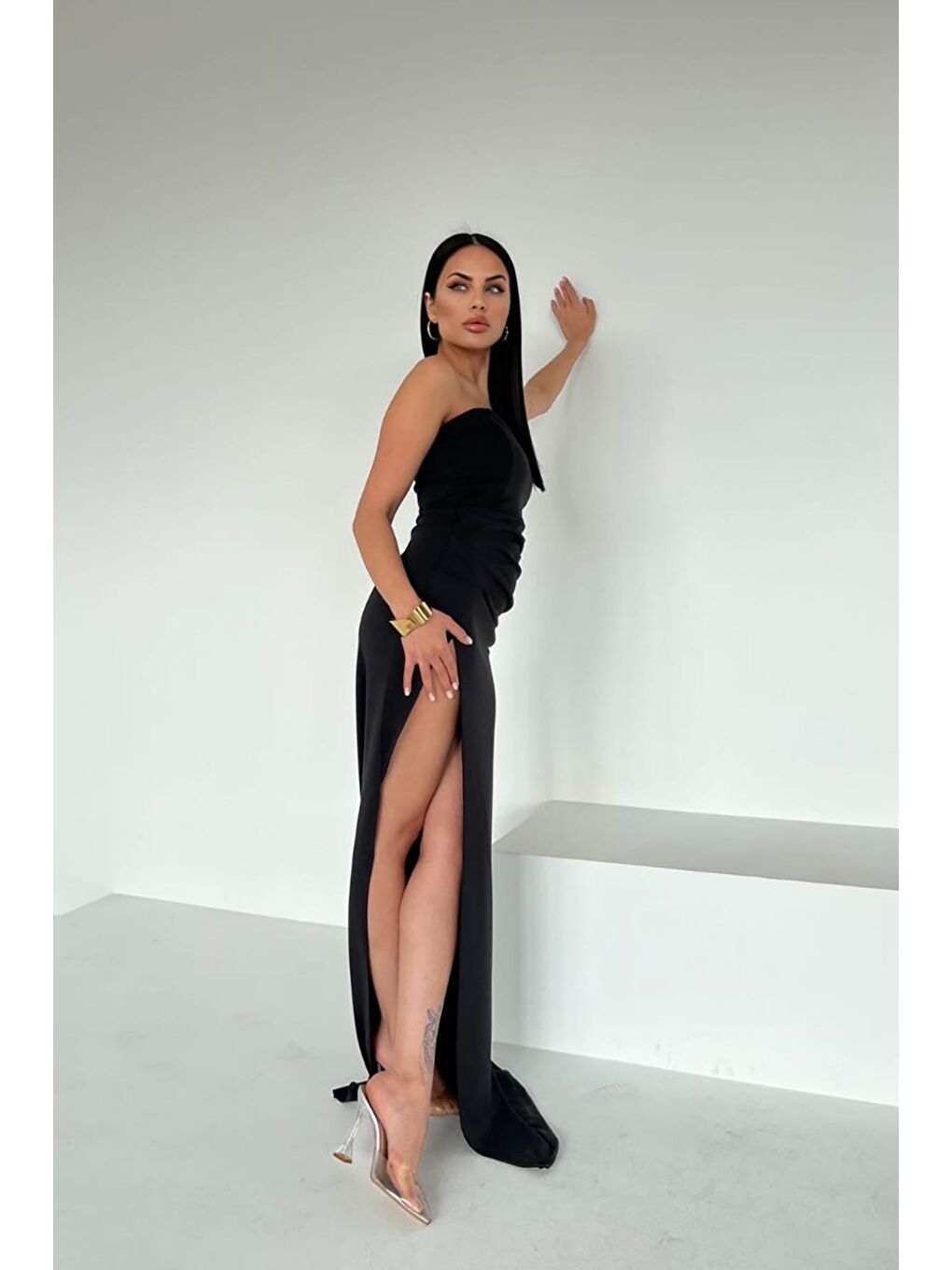 Siyah Kalp Yaka Derin Yırtmaç Detaylı Scuba Kumaş Elbise-4