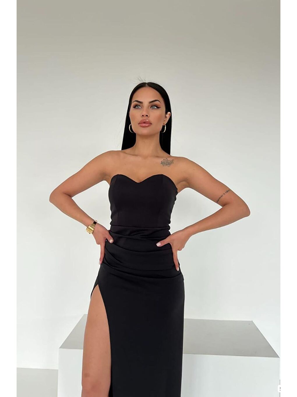 Siyah Kalp Yaka Derin Yırtmaç Detaylı Scuba Kumaş Elbise-6