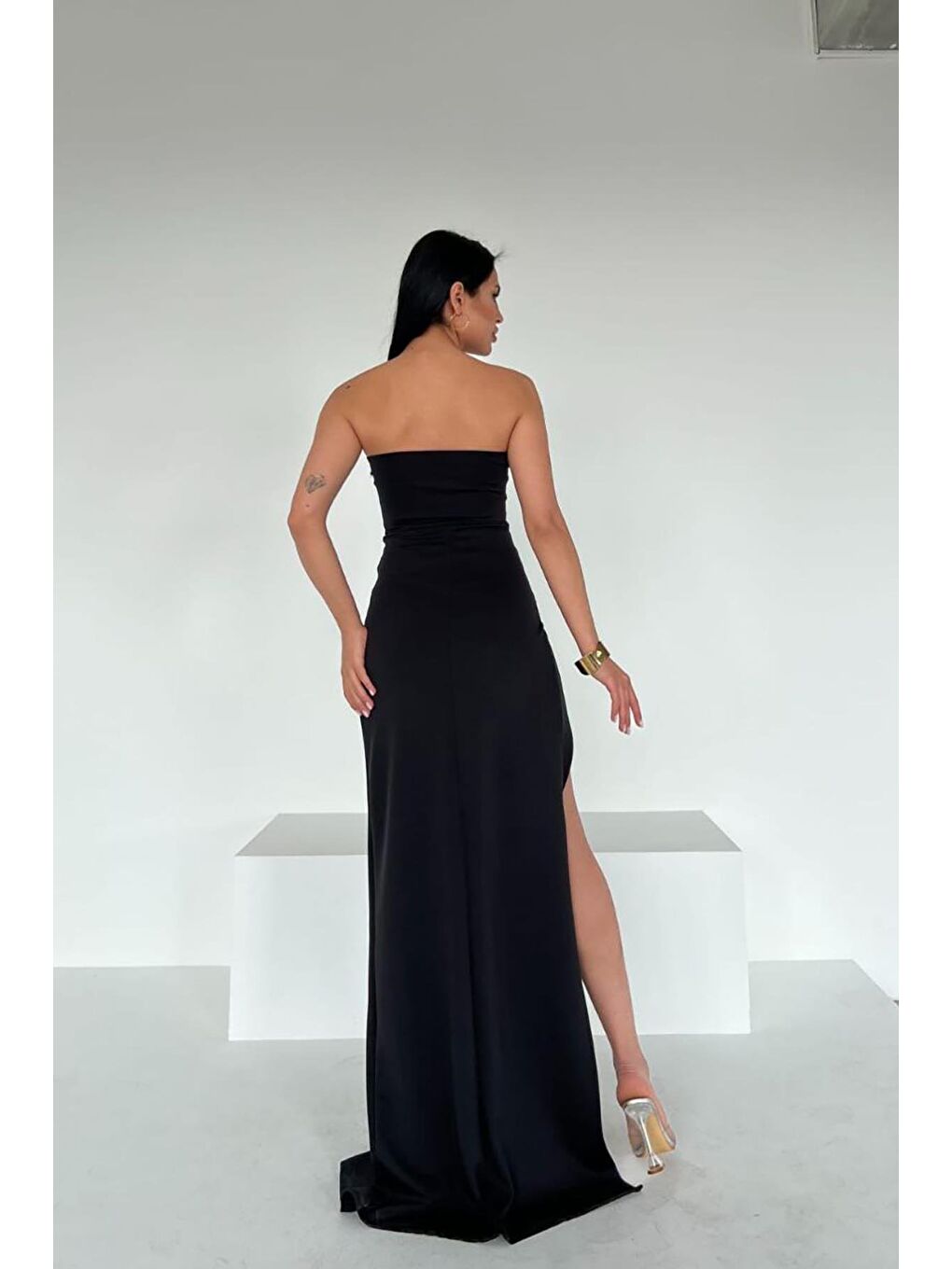 Siyah Kalp Yaka Derin Yırtmaç Detaylı Scuba Kumaş Elbise-7